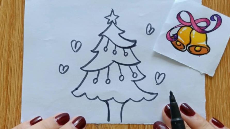 圣诞树该怎么画 圣诞树该怎么画小雪花该怎么画呢