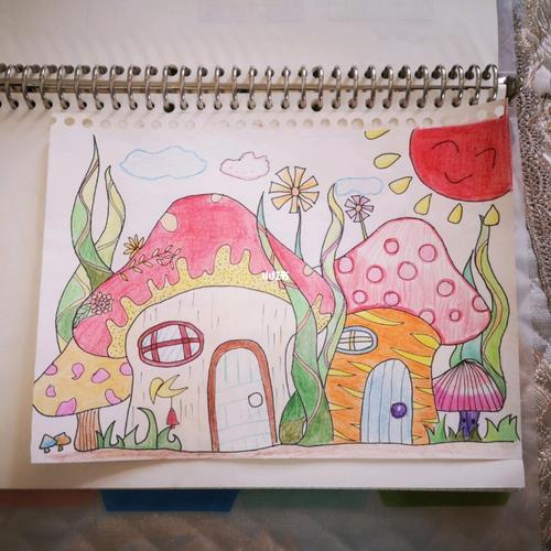 蘑菇房子简笔画带颜色 蘑菇房子简笔画带颜色五年级