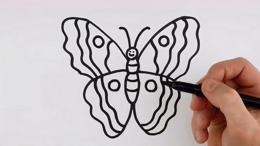 蝴蝶怎么画简单好看 蝴蝶怎么画简单好看图片