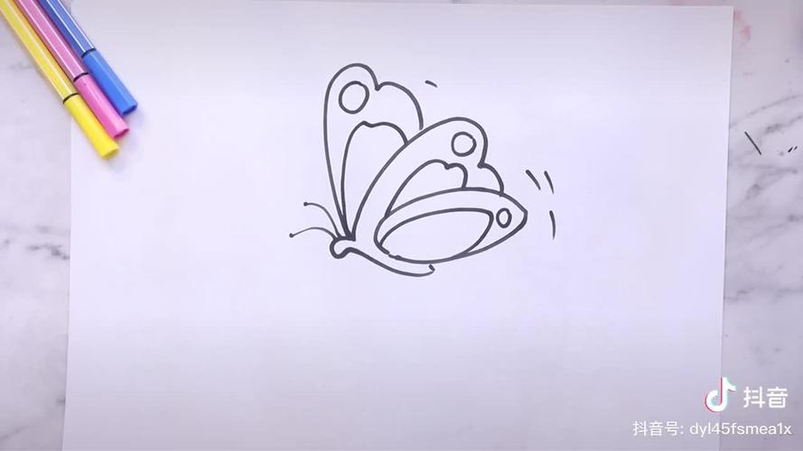 飞舞的蝴蝶简笔画